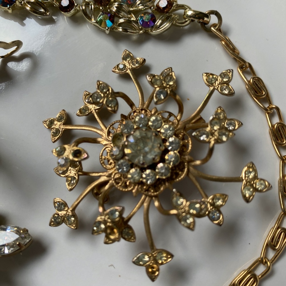 Vintage Costume Jewelry - Picture 15 of 16